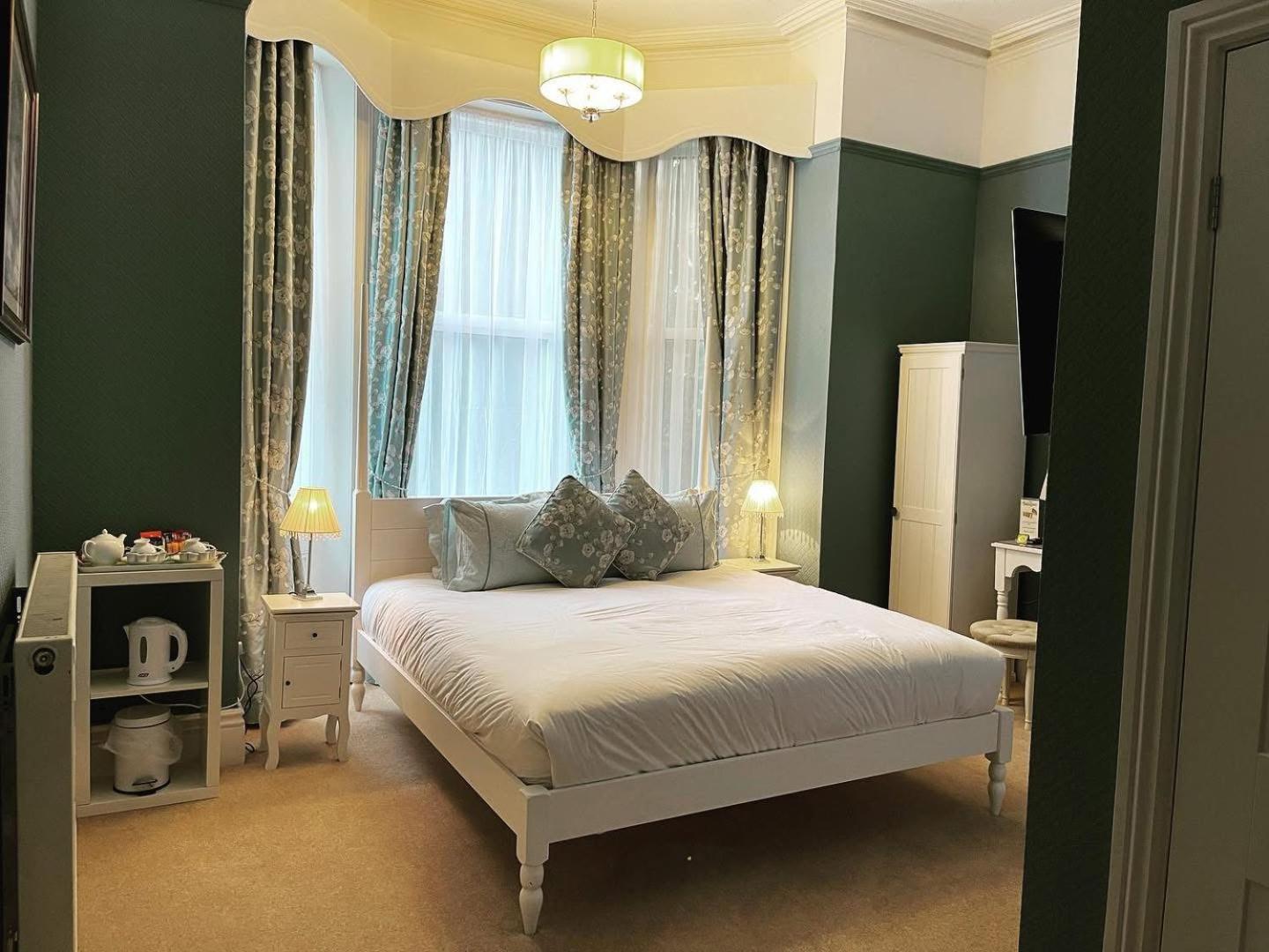 Hotel Balincourt Bournemouth Exterior foto A bedroom at the hotel