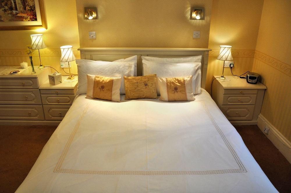 Hotel Balincourt Bournemouth Exterior foto A bed with a duvet