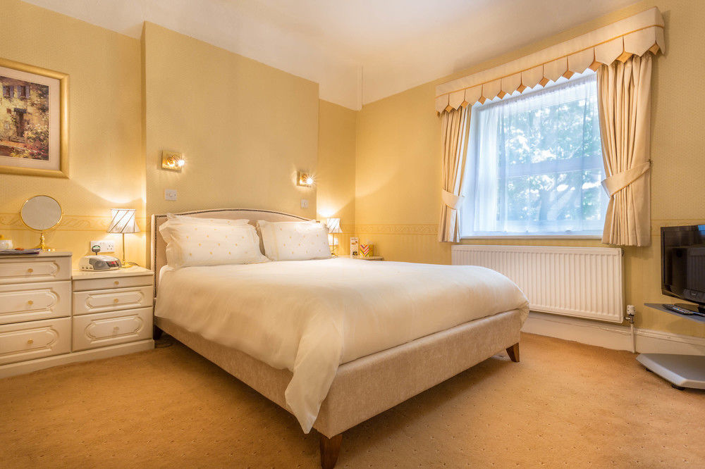 Hotel Balincourt Bournemouth Exterior foto A bedroom at the hotel