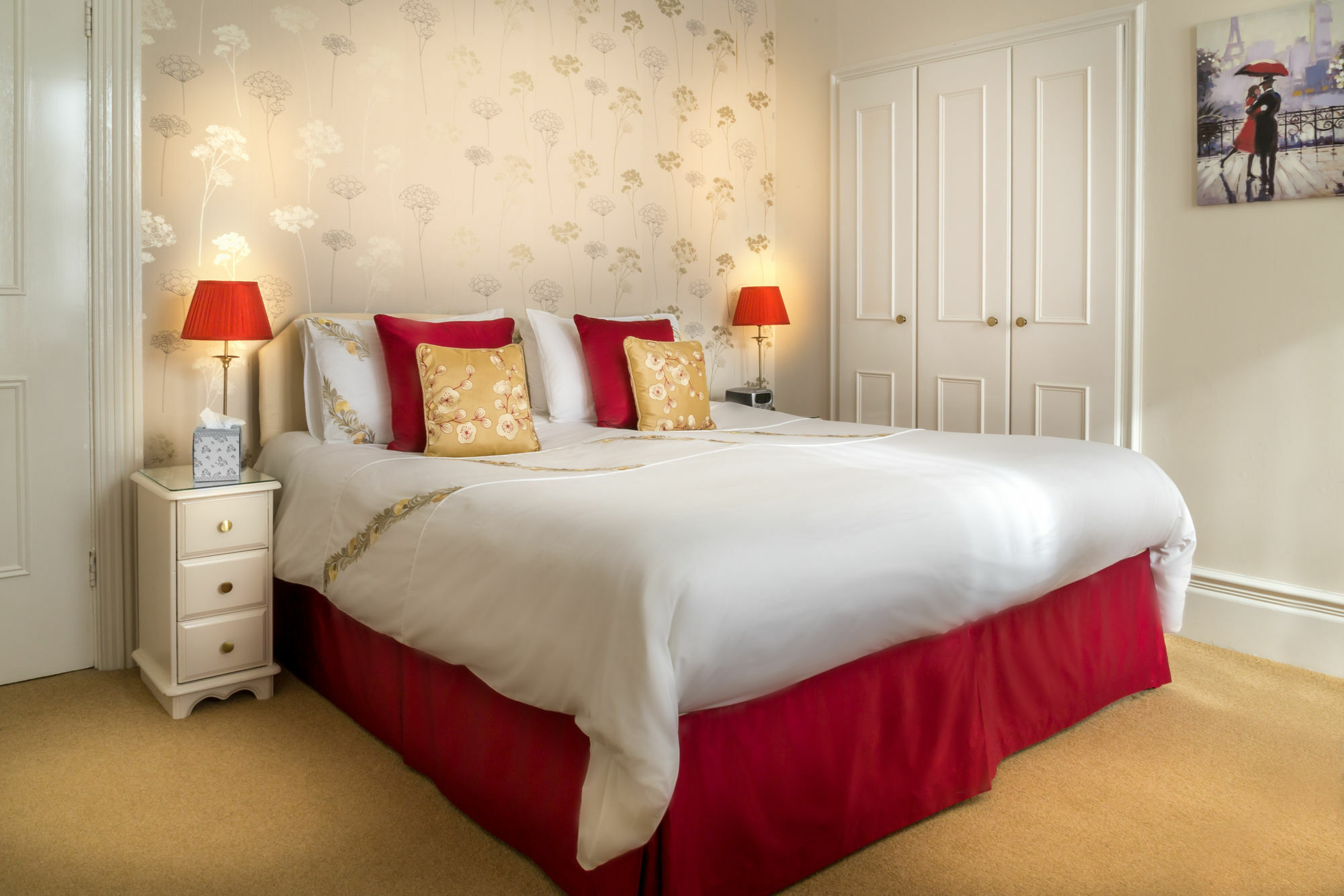 Hotel Balincourt Bournemouth Exterior foto A bed with a bed skirt