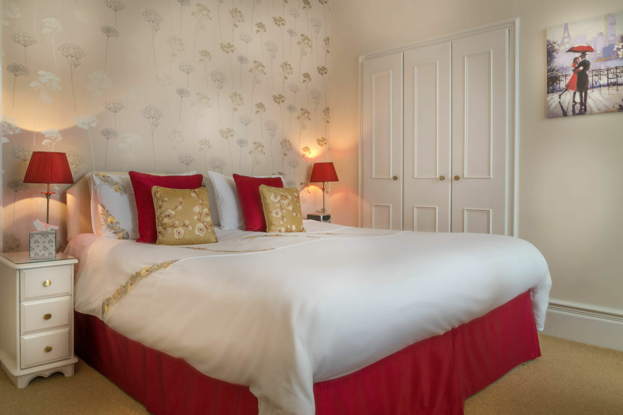 Hotel Balincourt Bournemouth Exterior foto A bed with a bed skirt